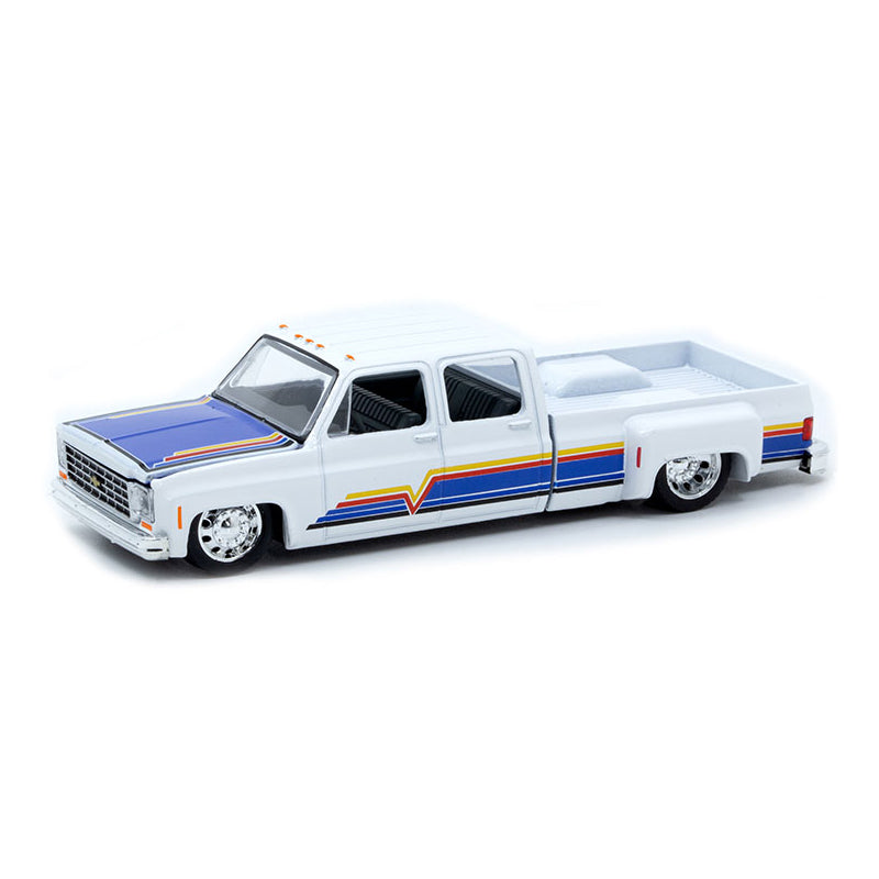 M2 Machines 1:64 1975 Chevrolet Cheyenne Super 30 Dually White C10s In The Park