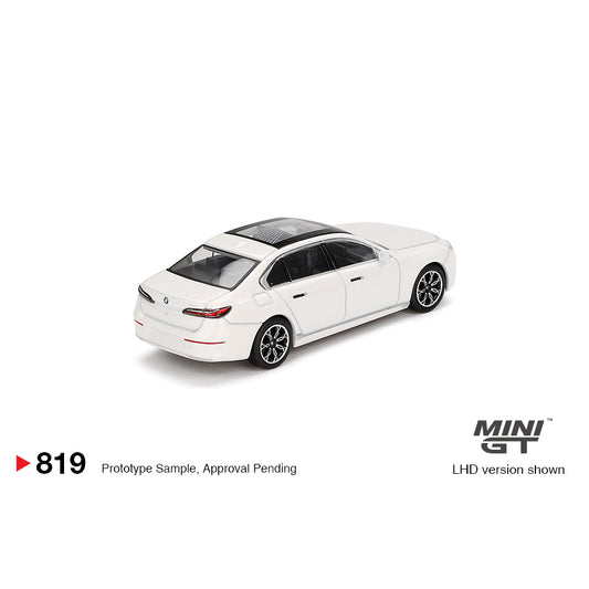 Mini GT 1:64 BMW i7 xDrive60 Mineral White