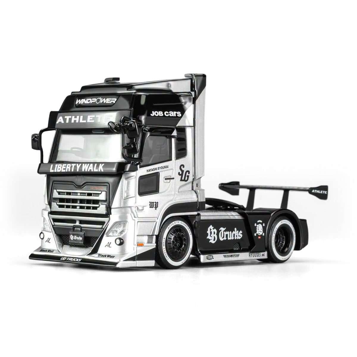 Motorhelix 1:64 LB-Trucks UD Quon Head Black & Silver M61206