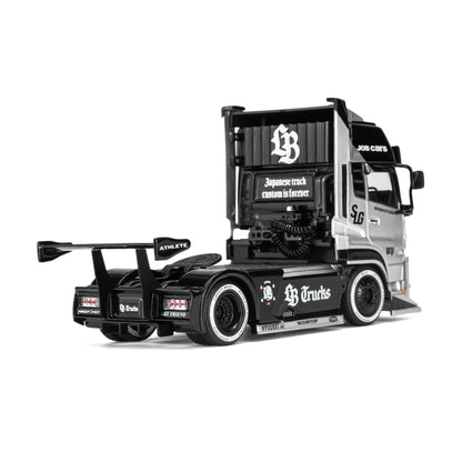 Motorhelix 1:64 LB-Trucks UD Quon Head Black & Silver M61206