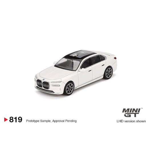Mini GT 1:64 BMW i7 xDrive60 Mineral White