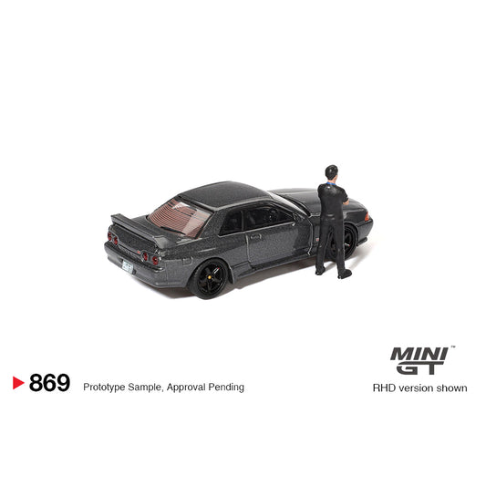 Mini GT 1:64 Nissan Skyline GT-R (R32) Gunmetal w/ Matsuda Figure - Tsugio Matsuda Collection