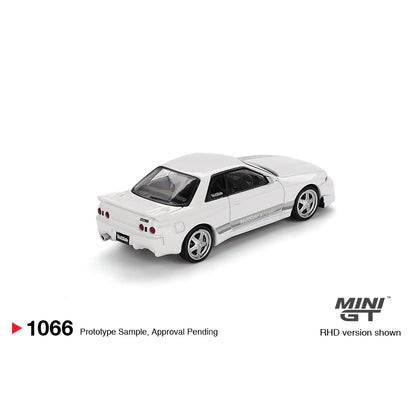 Mini GT 1:64 Nissan Skyline GT-R (R32) VeilSide Combat C-I White MGT01066-BL