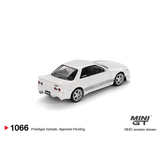 Mini GT 1:64 Nissan Skyline GT-R (R32) VeilSide Combat C-I White MGT01066-BL